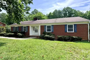 2808 28th St NE, Hickory, NC 28601 - Photo 3