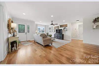 2404 23rd Street Drive NE, Hickory, NC 28601 - Photo 5