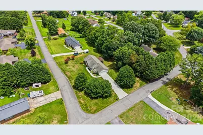 2404 23rd Street Drive NE, Hickory, NC 28601 - Photo 31