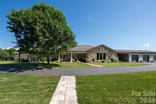 660 Pleasant Grove Rd, Hendersonville, NC 28739 - Photo 3