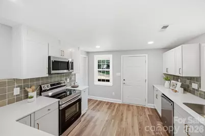 8223 Knollwood Circle, Charlotte, NC 28213 - Photo 5