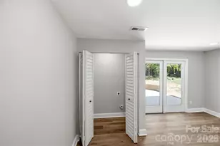 8223 Knollwood Cir, Charlotte, NC 28213 - Photo 15