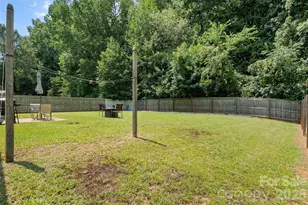 8019 Shiny Meadow Ln, Charlotte, NC 28215 - Photo 33