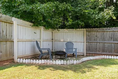 8019 Shiny Meadow Lane, Charlotte, NC 28215 - Photo 29