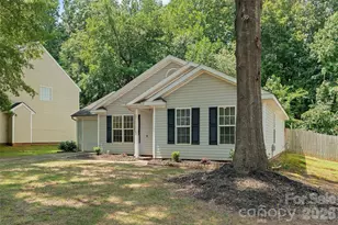 8019 Shiny Meadow Ln, Charlotte, NC 28215 - Photo 3
