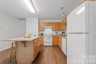 8019 Shiny Meadow Ln, Charlotte, NC 28215 - Photo 21