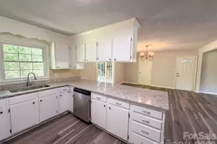 4305 Dawnwood Dr, Gastonia, NC 28056 - Photo 9