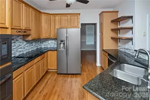 8230 Glamorgan Ln, Matthews, NC 28104 - Photo 7