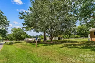 315 Windwood Dr, Bessemer City, NC 28016 - Photo 15