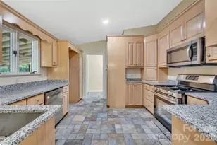233 Dogwood Dr, Mount Holly, NC 28120 - Photo 7