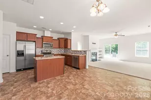 8411 Romana Red Ln, Charlotte, NC 28213 - Photo 3