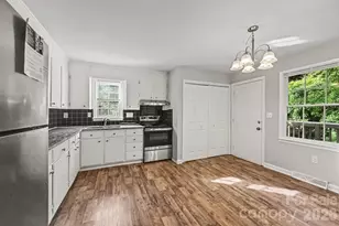 2726 Meadowcliff Dr, Charlotte, NC 28215 - Photo 7