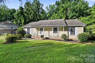 2726 Meadowcliff Dr, Charlotte, NC 28215 - Photo 1