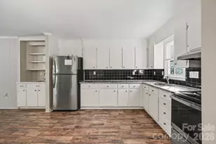 2726 Meadowcliff Dr, Charlotte, NC 28215 - Photo 5