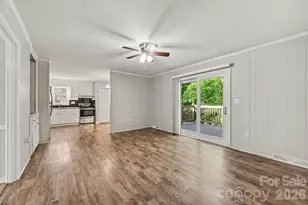 2726 Meadowcliff Dr, Charlotte, NC 28215 - Photo 9