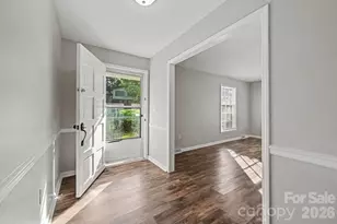 2726 Meadowcliff Dr, Charlotte, NC 28215 - Photo 3