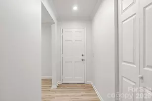 7030 Delta Lake Dr, Charlotte, NC 28215 - Photo 5