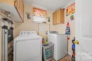3748 Camp Stewart Rd, Charlotte, NC 28215 - Photo 17