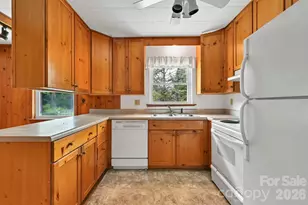 720 Mergans Ln, Hendersonville, NC 28791 - Photo 17