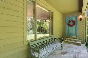 126 Rock Ledge Ln, Sugar Mountain, NC 28604 - Photo 5