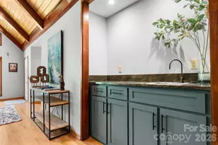 126 Rock Ledge Ln, Sugar Mountain, NC 28604 - Photo 11
