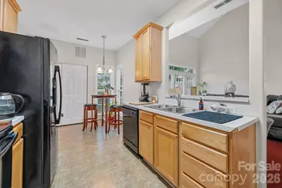 5757 Fox Ridge Lane, Winston Salem, NC 27104 - Photo 9