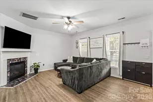 9025 Davis Crossing Ct, Charlotte, NC 28269 - Photo 3
