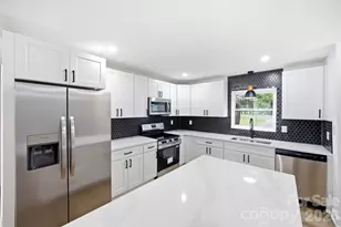 1453 Grovewood Dr, Charlotte, NC 28208 - Photo 9