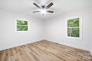 1453 Grovewood Dr, Charlotte, NC 28208 - Photo 15