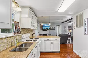 305 Meadowbrook Ct, Hendersonville, NC 28792 - Photo 21