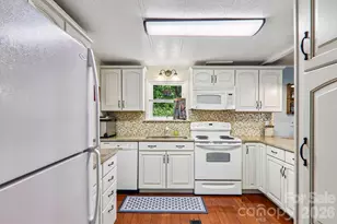 305 Meadowbrook Ct, Hendersonville, NC 28792 - Photo 23
