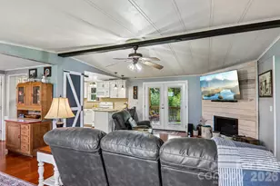 305 Meadowbrook Ct, Hendersonville, NC 28792 - Photo 13