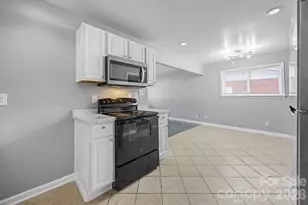 9300 Edgevale Dr, Charlotte, NC 28216 - Photo 7