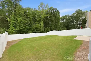 8133 Clairwood Dr, Charlotte, NC 28269 - Photo 35