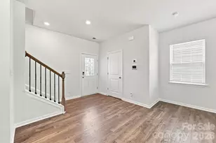 8133 Clairwood Dr, Charlotte, NC 28269 - Photo 5