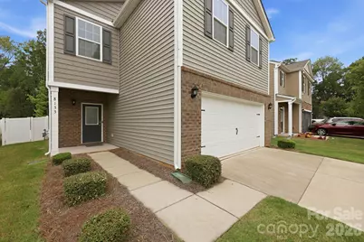 8133 Clairwood Drive, Charlotte, NC 28269 - Photo 3