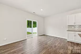 8133 Clairwood Dr, Charlotte, NC 28269 - Photo 9