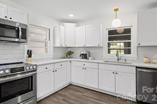 914 Crestmere St, Charlotte, NC 28208 - Photo 13