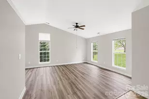 1828 Sugar Hollow Dr, Charlotte, NC 28214 - Photo 9