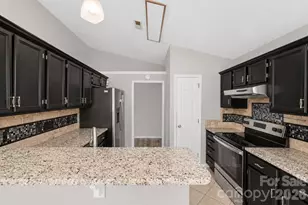 1828 Sugar Hollow Dr, Charlotte, NC 28214 - Photo 3