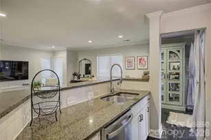 2506 Cranbrook Ln, Charlotte, NC 28207 - Photo 17