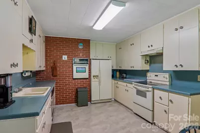 1404 Valmont Drive, Hendersonville, NC 28791 - Photo 19