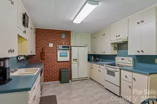 1404 Valmont Dr, Hendersonville, NC 28791 - Photo 19