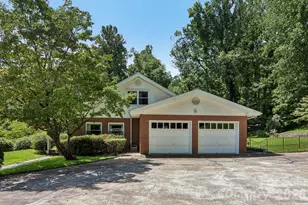 1404 Valmont Dr, Hendersonville, NC 28791 - Photo 3