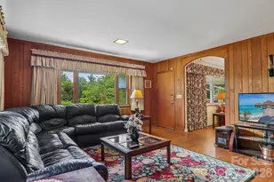 1404 Valmont Dr, Hendersonville, NC 28791 - Photo 15