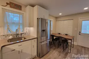 1338 Dresden Dr W, Charlotte, NC 28205 - Photo 7