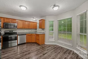 8722 Woodhill Manor Ct, Charlotte, NC 28215 - Photo 5