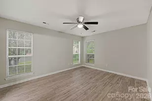8722 Woodhill Manor Ct, Charlotte, NC 28215 - Photo 9