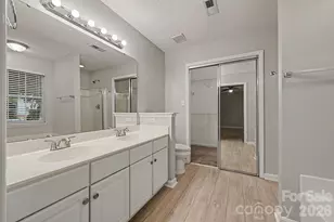 8722 Woodhill Manor Ct, Charlotte, NC 28215 - Photo 13