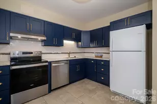 6810 Farmingdale Dr, Charlotte, NC 28212 - Photo 3
